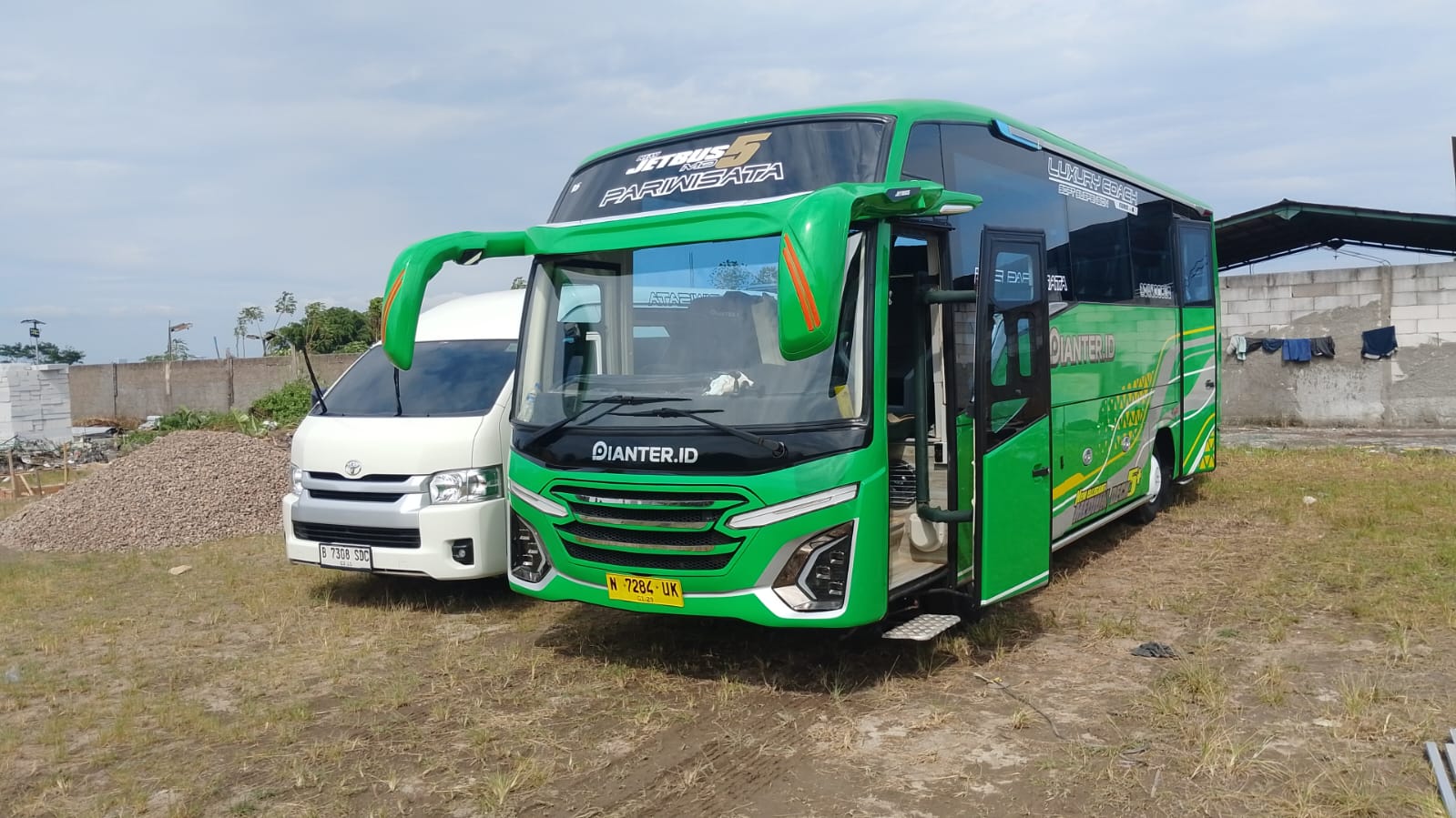 Dianter.id Transport - Bus Pariwisata Premium